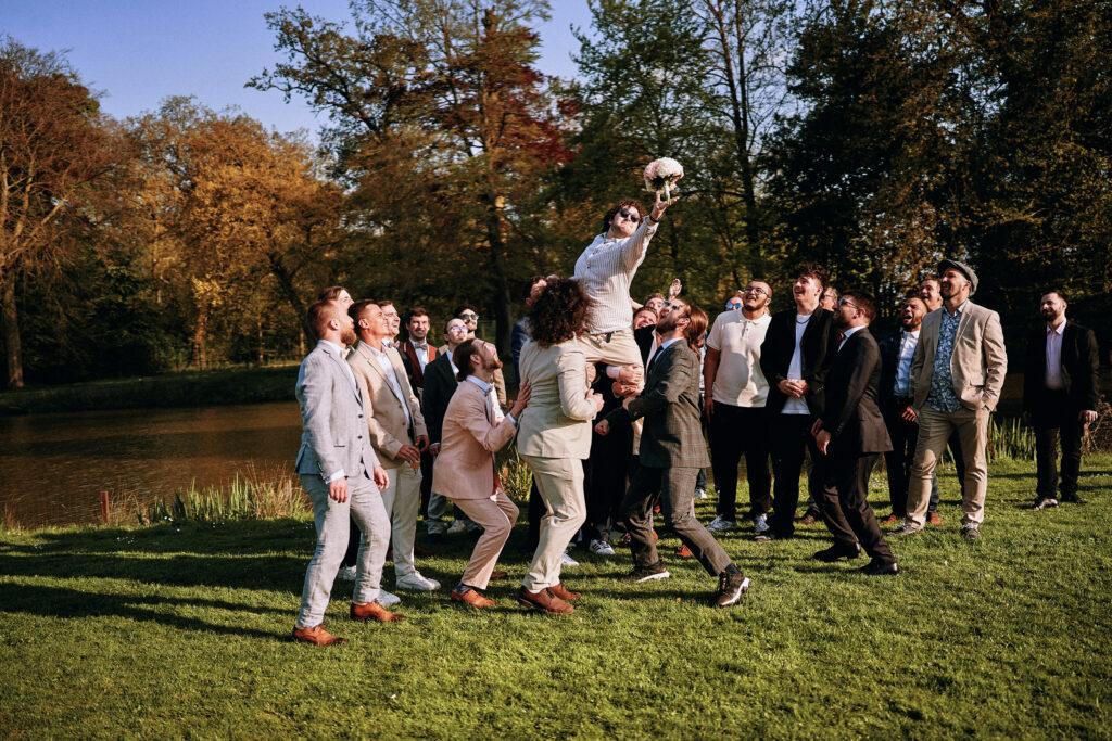 jeu du marié réception du bouquet