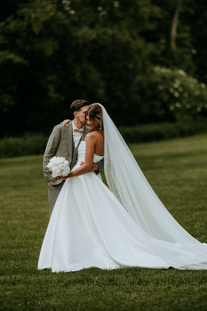 photos de couple dans les jardins