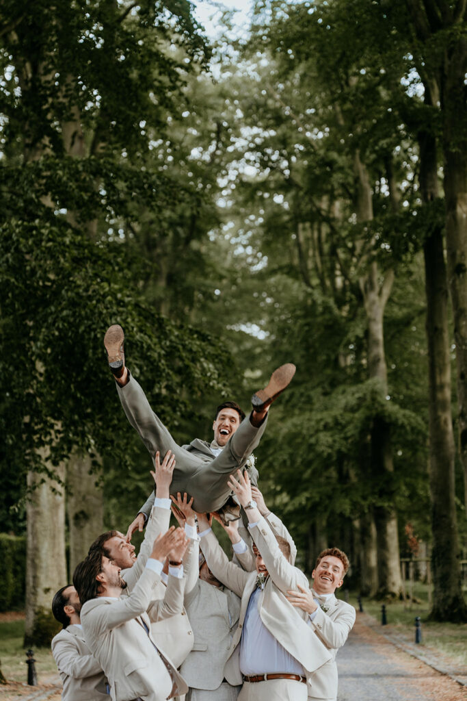 Photo fun du marié et ses témoins
