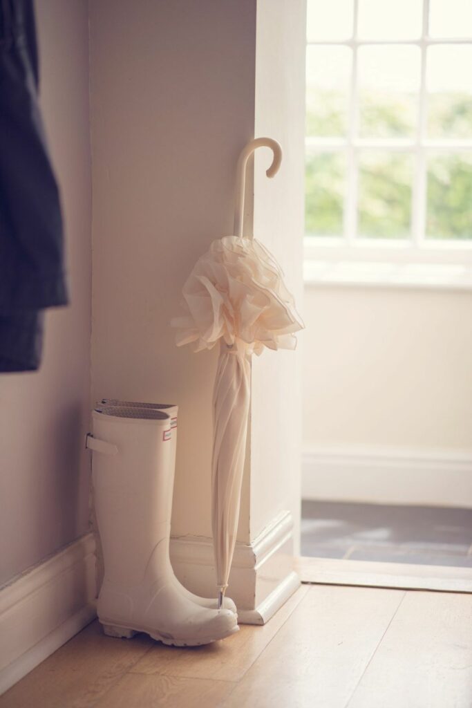 Bottes et parapluies blanc pour accessoires mariée