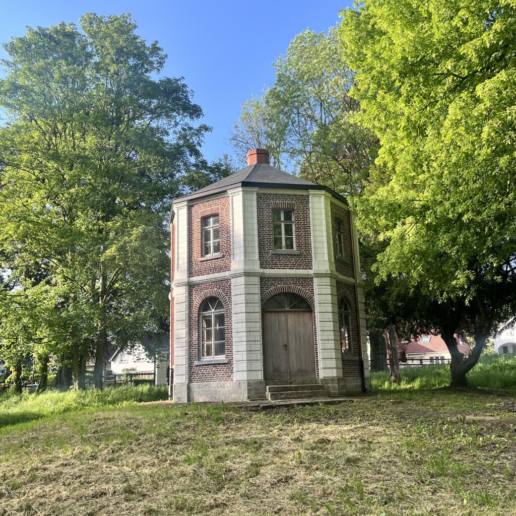 chapelle dans le jardin 