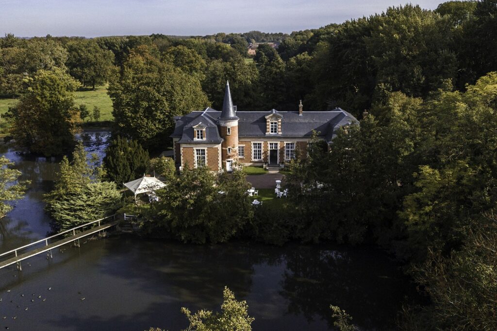vue Aérienne du château de  Prémesques 