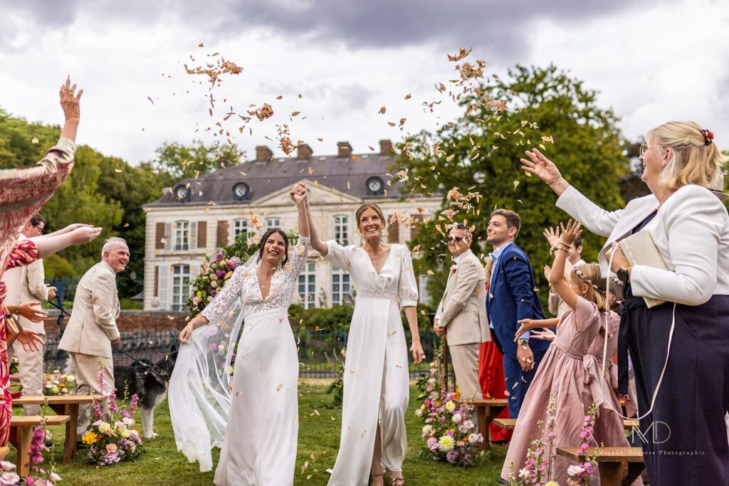 cérémonie laïque devant le Château du Vert Bois 